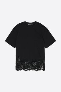 Camiseta oversize encajes negra