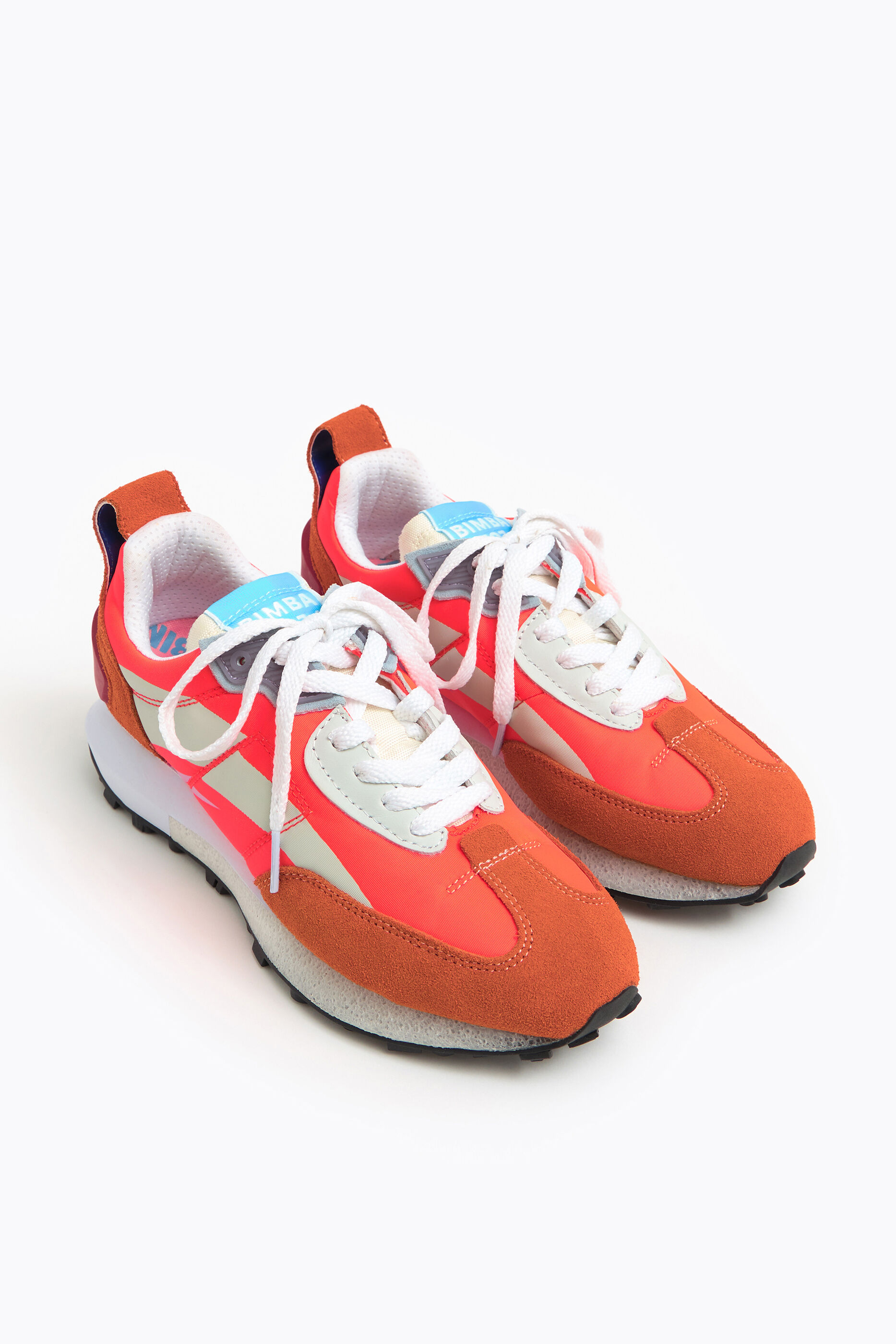 Deportiva jogger naranja neón