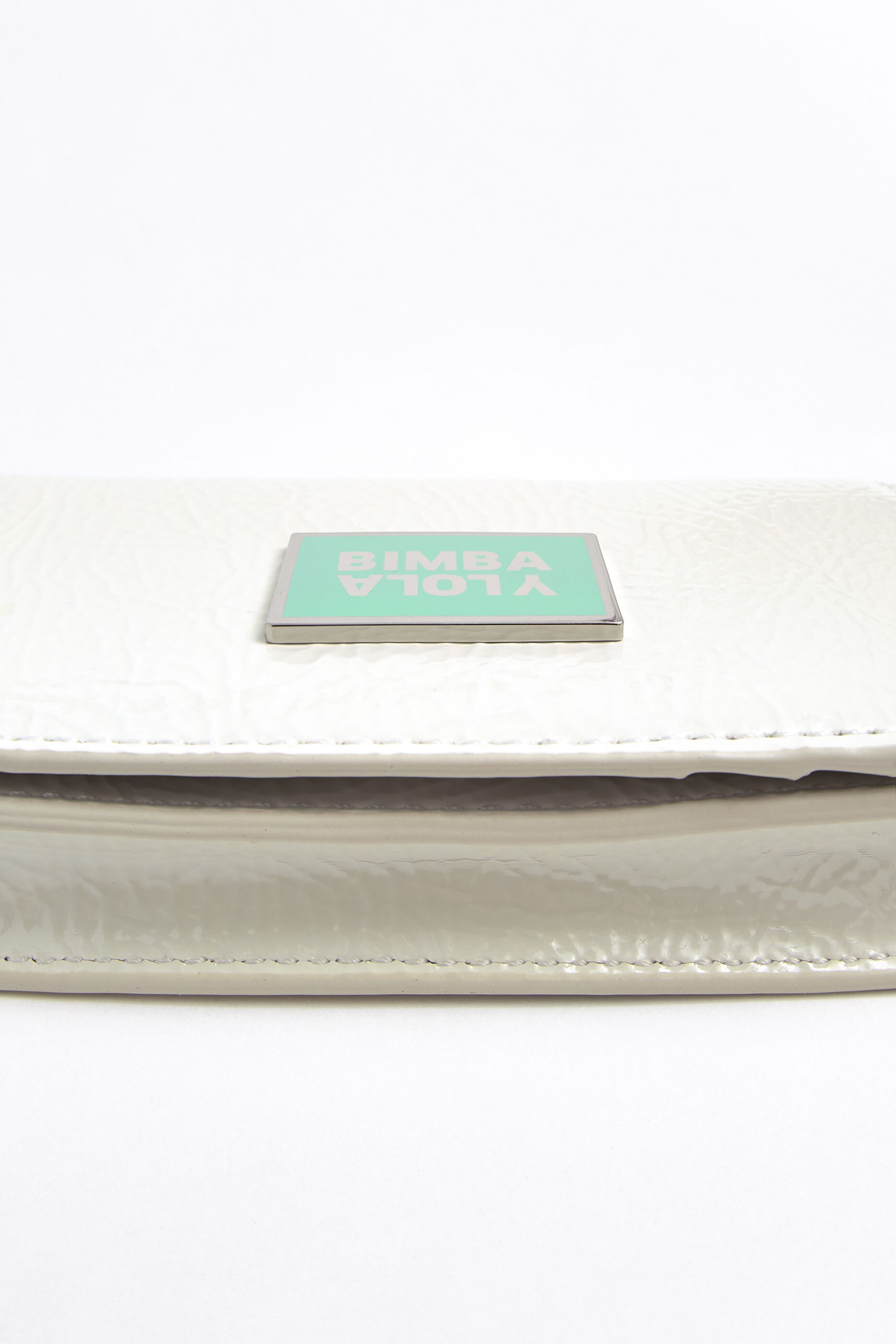 Cartera solapa blanca