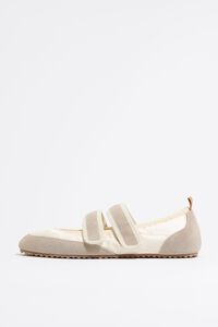 Bailarina deportiva blanca