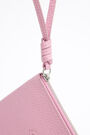 Neceser sobre piel rosa Neceser sobre piel rosa