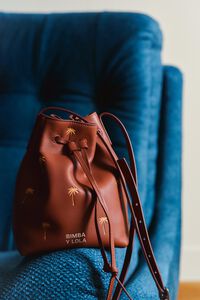Bolso bucket Carlino peque&ntilde;o piel Palms nuez