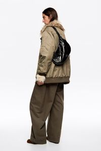 Bolso Moon mediano nylon laminado berenjena