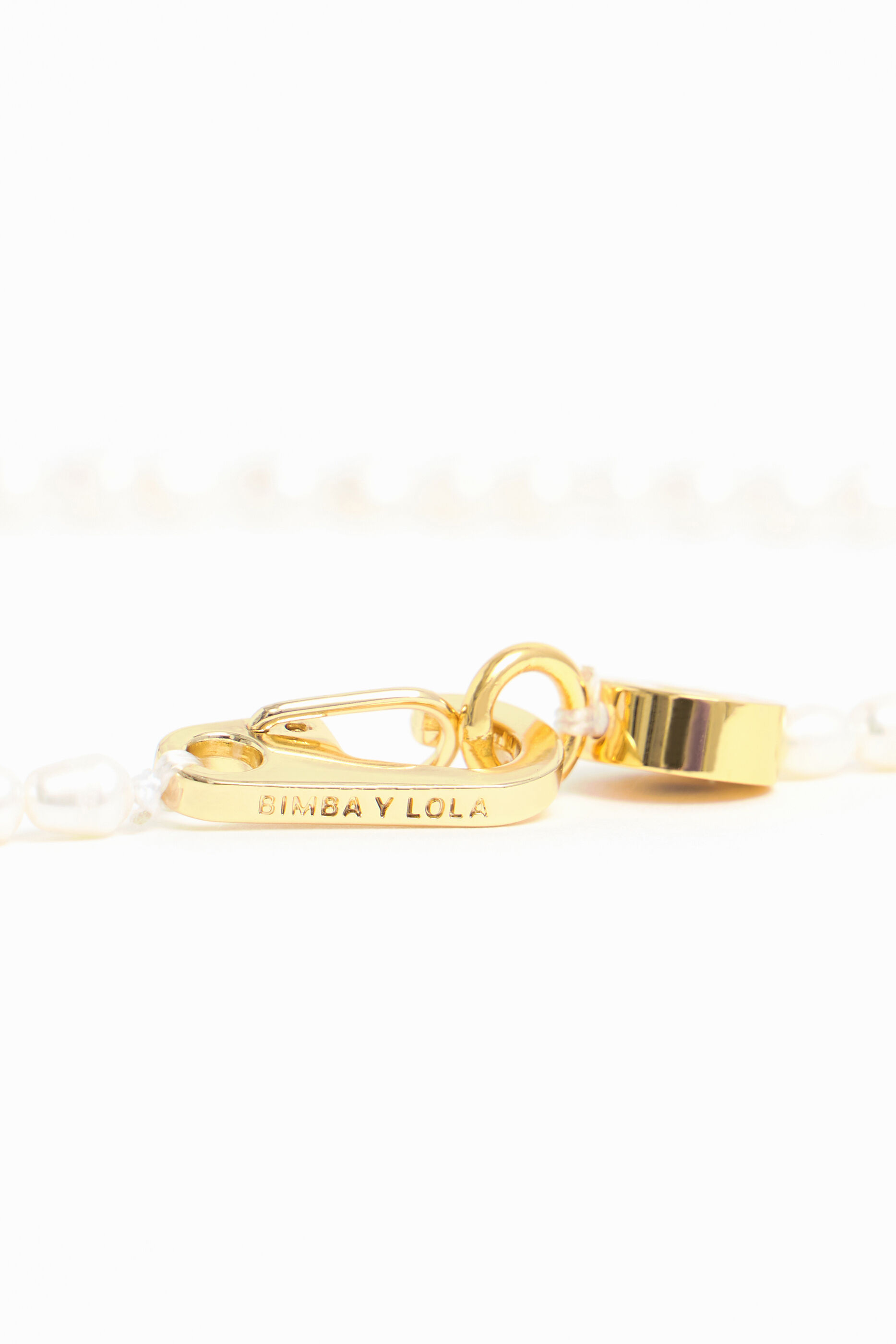 Collar corto perlas logo corazón