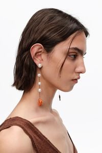 Pendientes perlas con pez y caracola cer&aacute;mica
