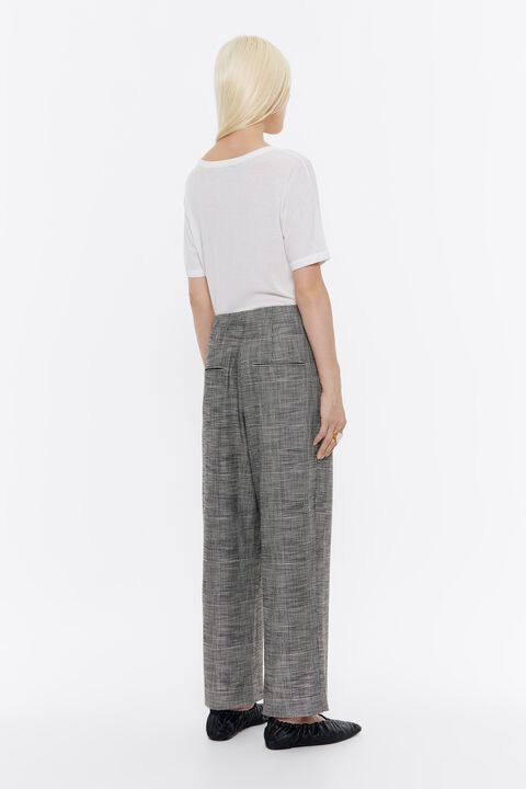 Pantalón pinzas cuadros negro Pantalón pinzas cuadros negro