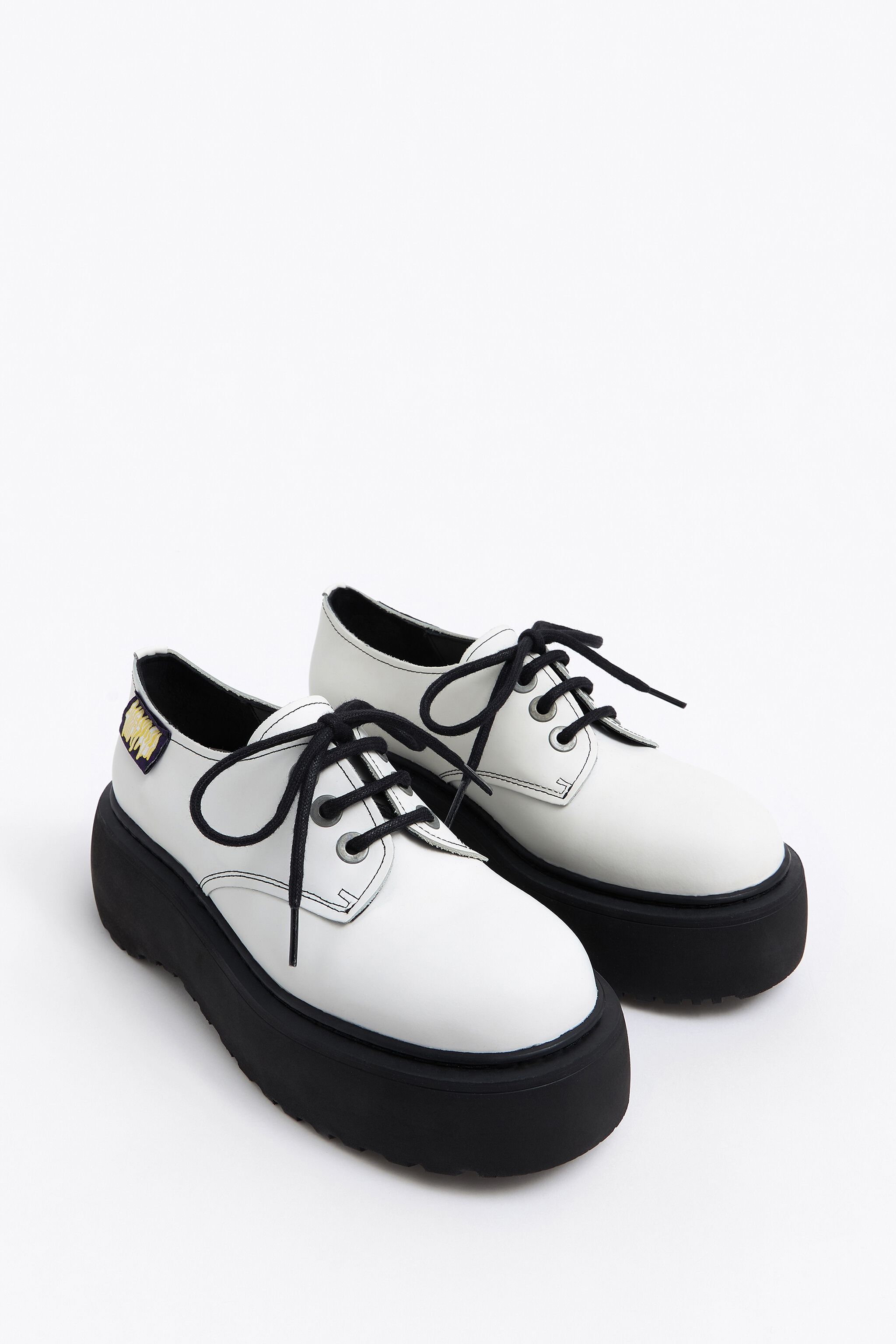 Zapato blucher plataforma blanco
