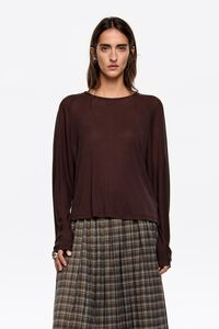Camiseta fluida rangl&aacute;n marr&oacute;n oscuro
