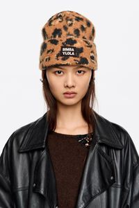 Gorro punto leopardo marr&oacute;n