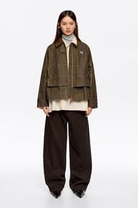 Gabardina l&iacute;nea A corta cuadros caqui