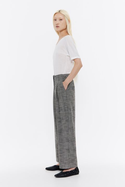 Pantalón pinzas cuadros negro Pantalón pinzas cuadros negro
