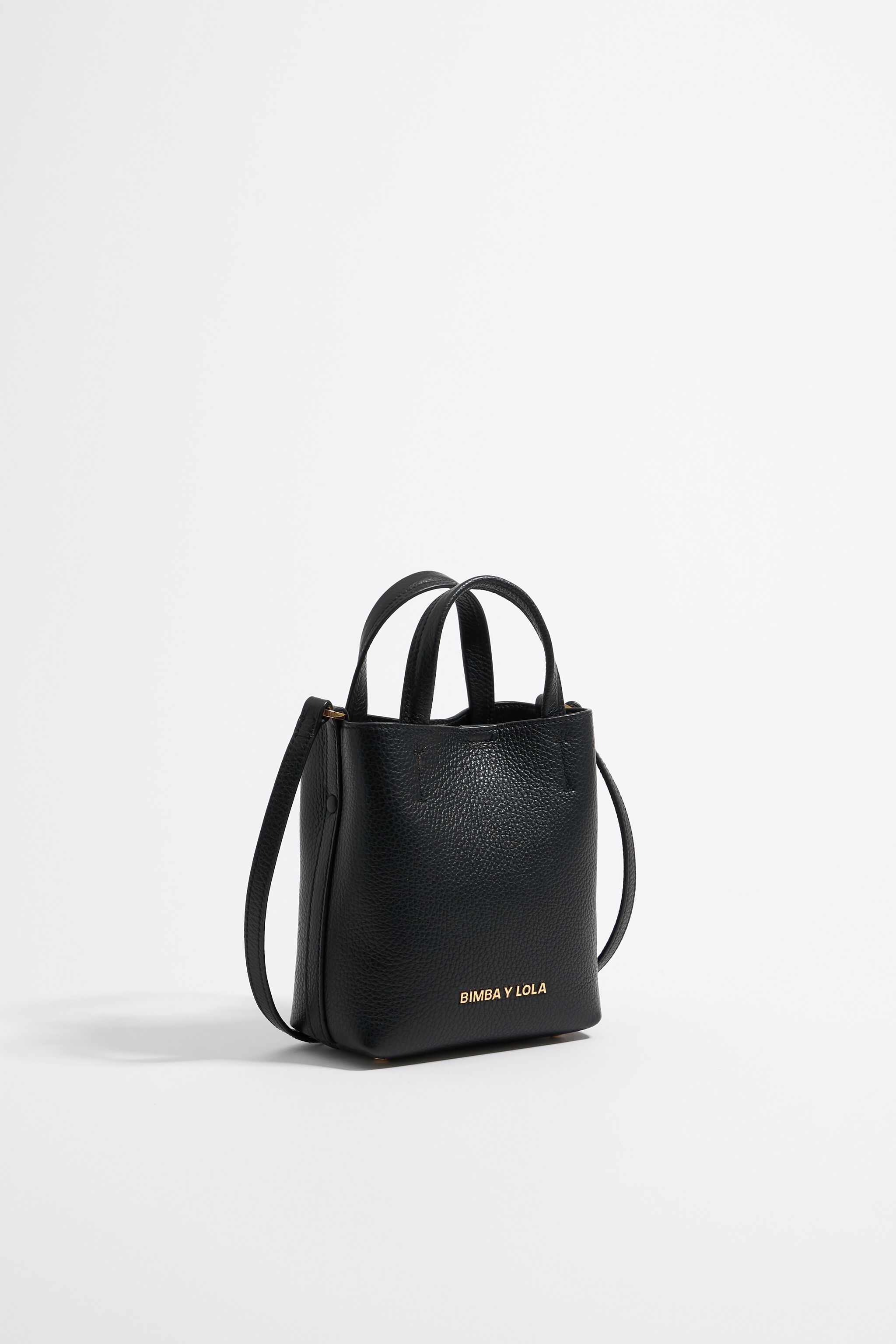 Bolso clutch bimba y lola 2025