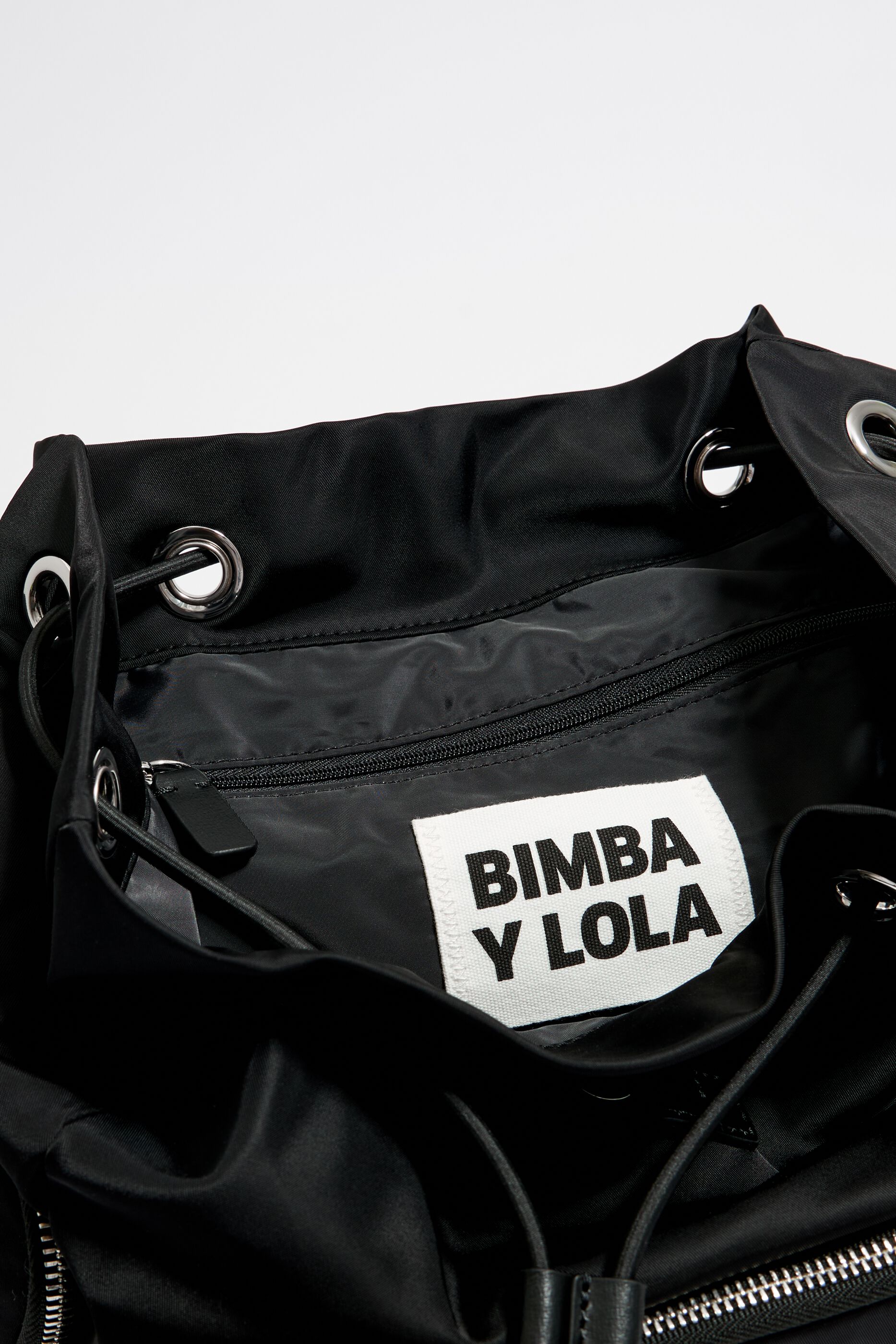Mochila mediana multibolsillos negra