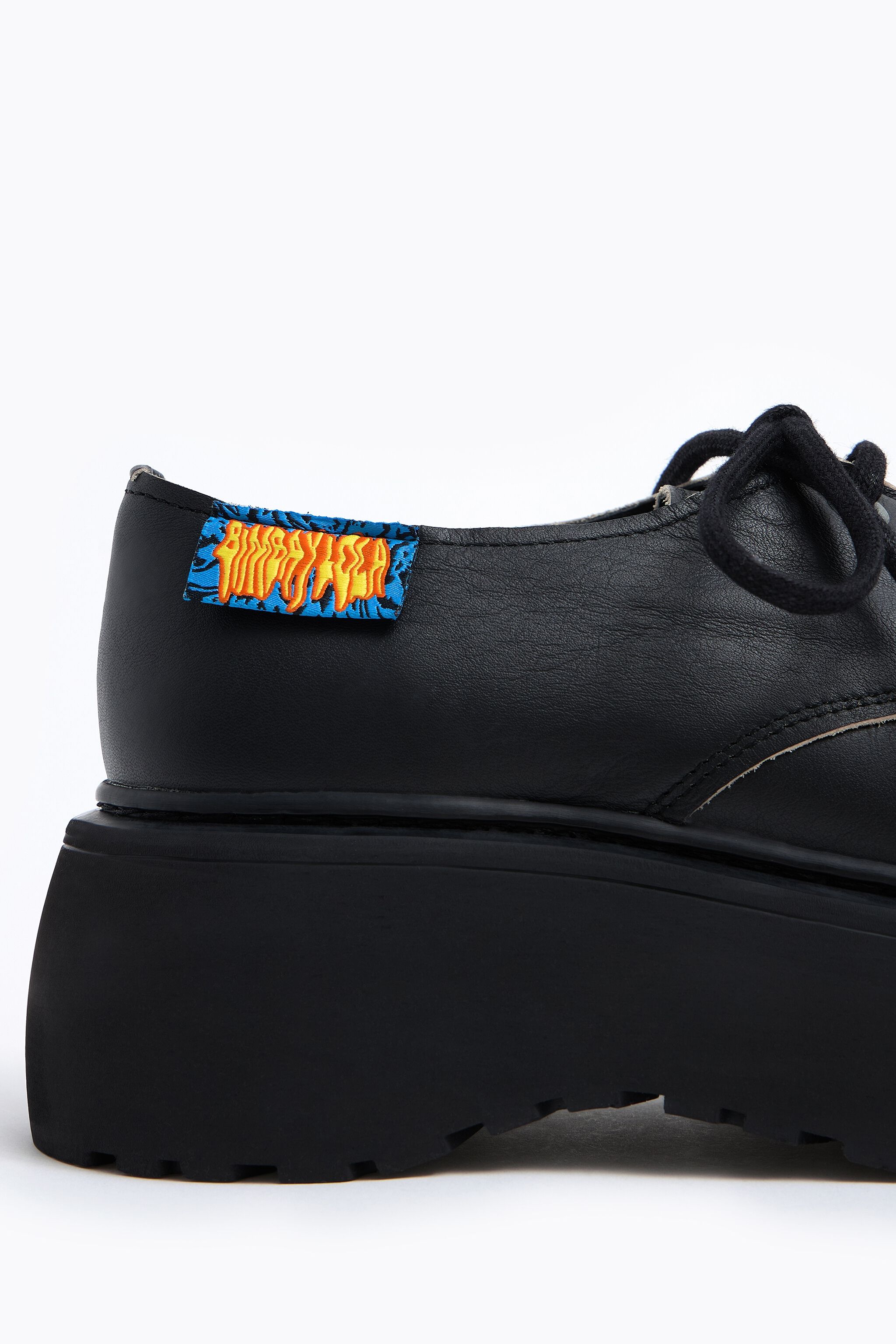 Zapato blucher plataforma negro