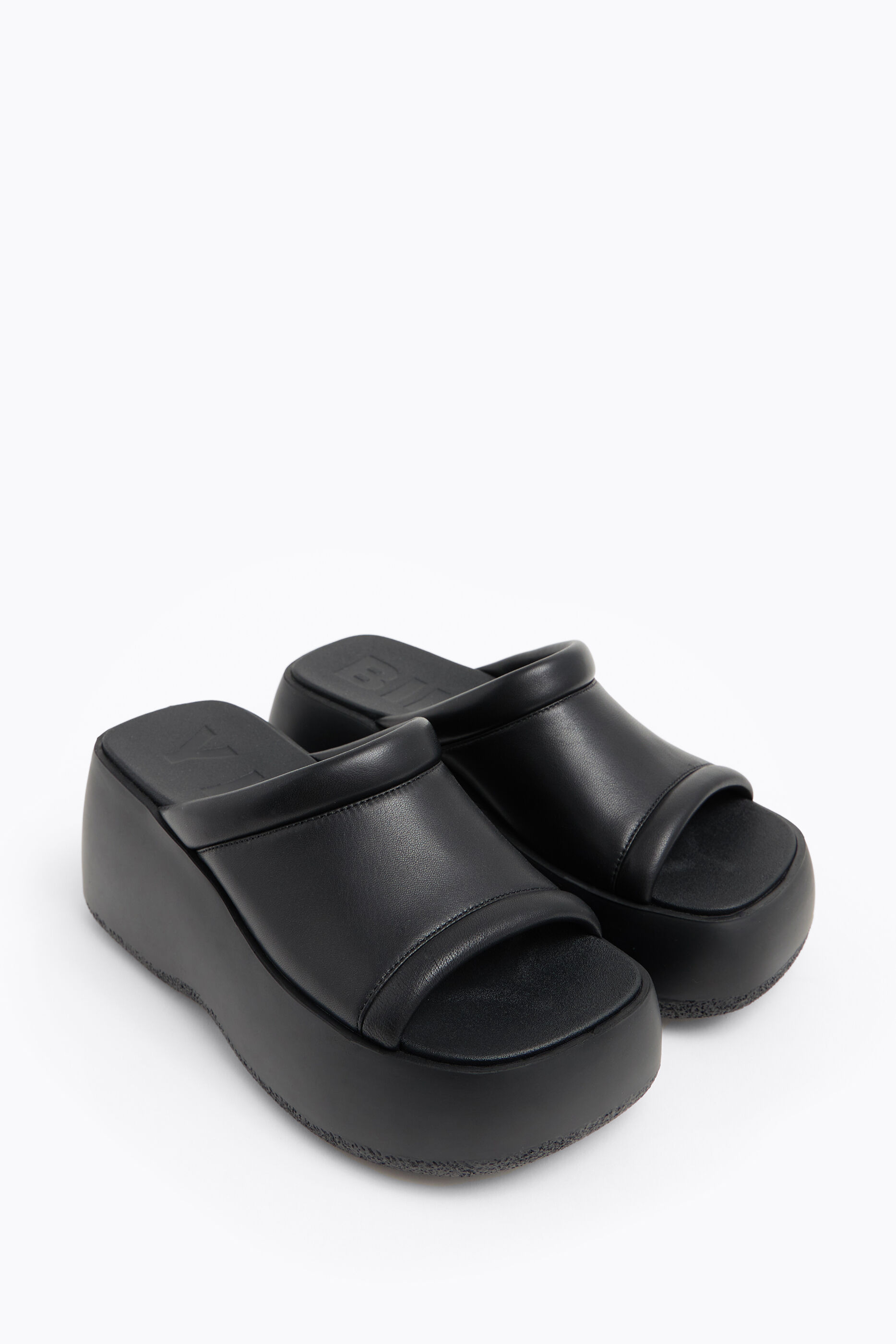 sandalia negra bimba y lola