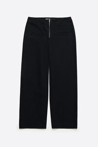 Pantal&oacute;n denim tobillero negro