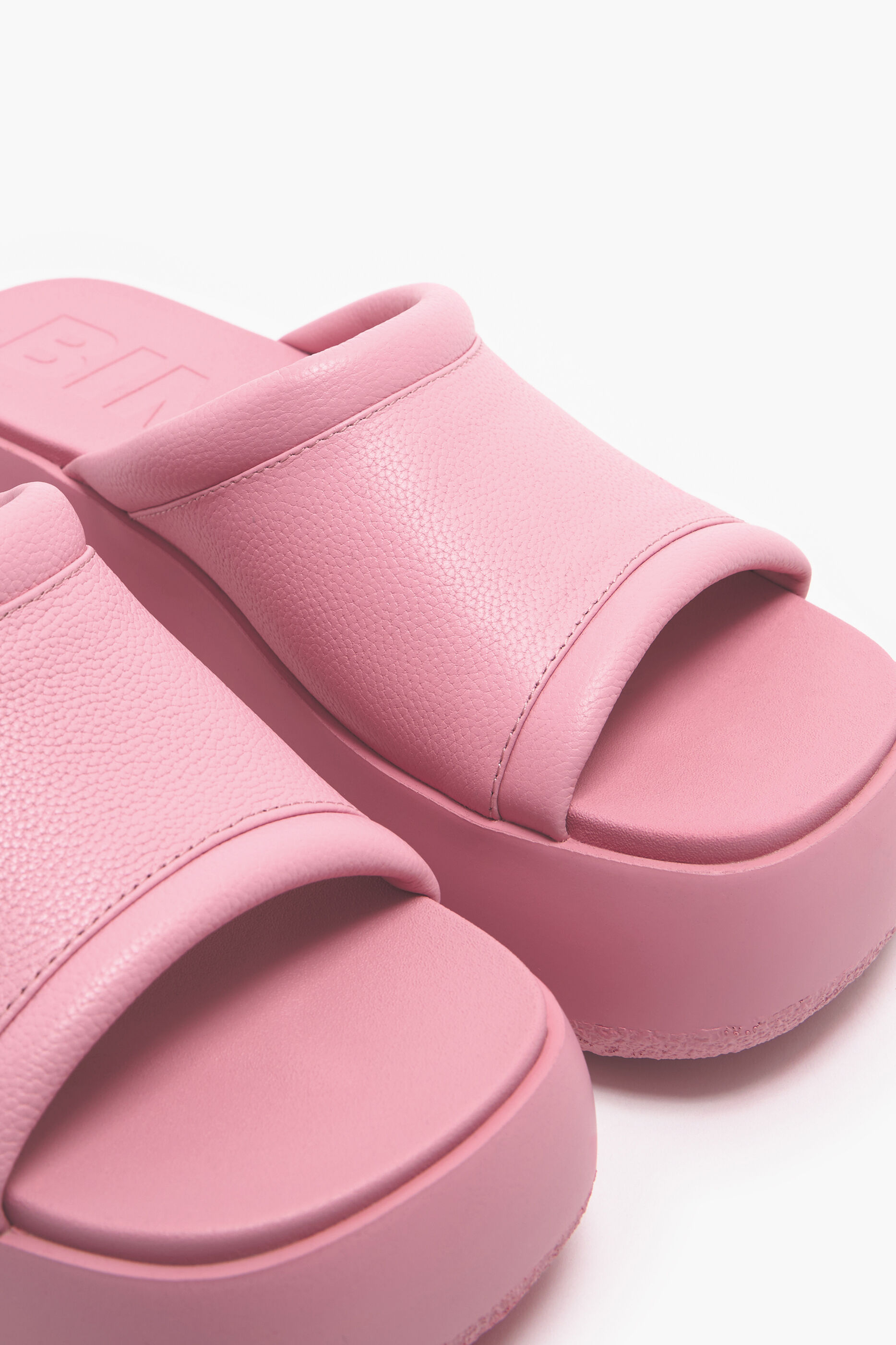 Chanclas plataforma bimba y lola sales
