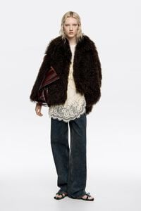 Abrigo oversize pelo marr&oacute;n oscuro